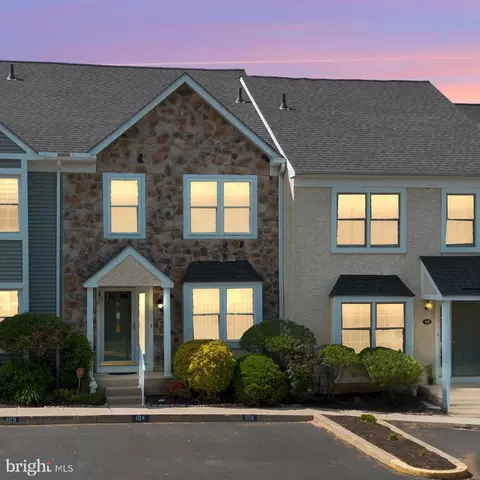 104 Coventry Pointe Ln, Pottstown, PA 19465