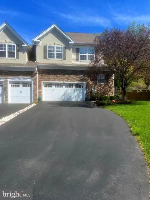 2220 Pembroke Ln, Chester Springs, PA 19425