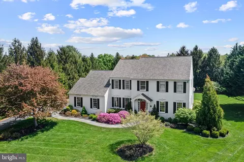 19 Clover Mill Ln, Malvern, PA 19355