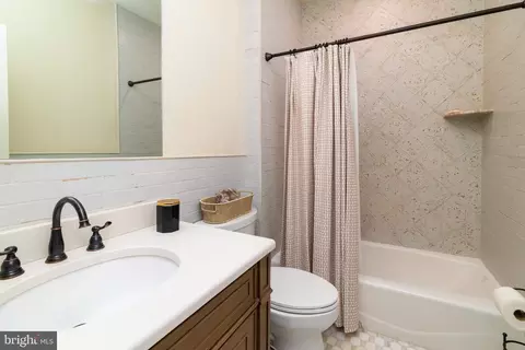 Bath - 110 Daniel Dr, Avondale, PA 19311 photo 1 of 2