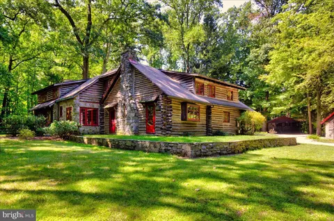560 Clothier Springs Rd, Malvern, PA 19355