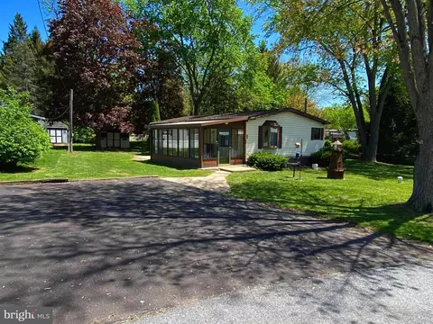 13 Terrace Dr, Spring City, PA 19475