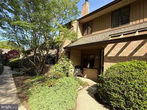 360 Paoli Woods #360, Paoli, PA 19301