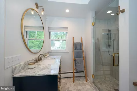 Bath - 749 Mancill Rd, Wayne, PA 19087 photo 2 of 5
