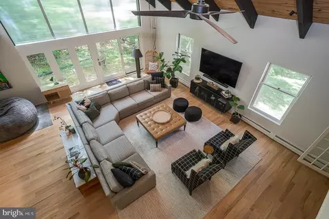 Living - 749 Mancill Rd, Wayne, PA 19087 photo 3 of 3
