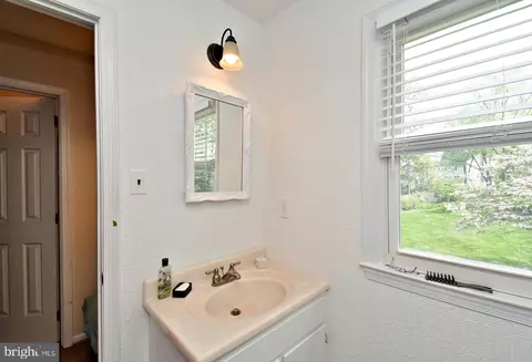 816 Glenn Cir, Wayne, PA 19087 photo 34