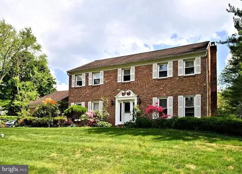 816 Glenn Cir, Wayne, PA 19087