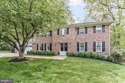 204 Country Gate Rd, Wayne, PA 19087