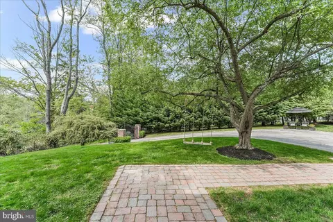 204 Country Gate Rd, Wayne, PA 19087 photo 3