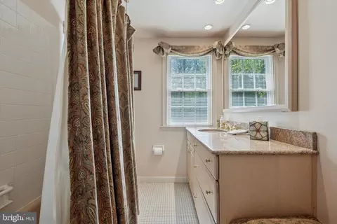 Bath - 597 Tanglewood Ln, Devon, PA 19333 photo 2 of 3
