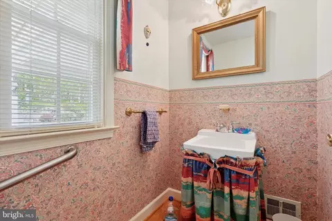 Bath - 597 Tanglewood Ln, Devon, PA 19333 photo 3 of 3