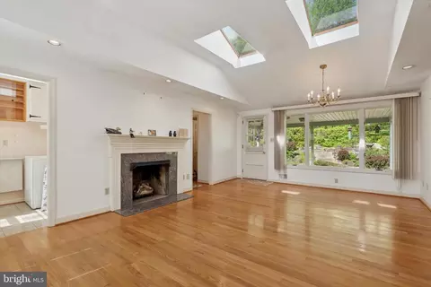 Living - 597 Tanglewood Ln, Devon, PA 19333 photo 2 of 6