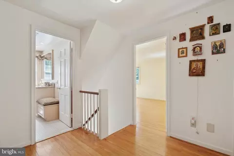 Entry Way - 597 Tanglewood Ln, Devon, PA 19333 photo 2 of 3