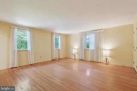 Living - 597 Tanglewood Ln, Devon, PA 19333 photo 6 of 6