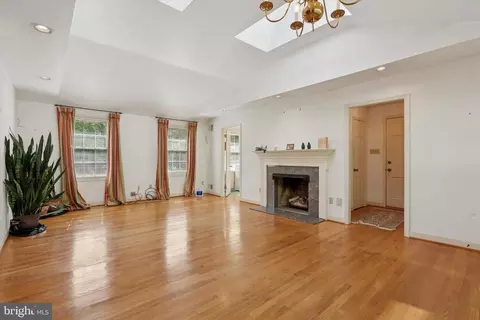 Living - 597 Tanglewood Ln, Devon, PA 19333 photo 4 of 6
