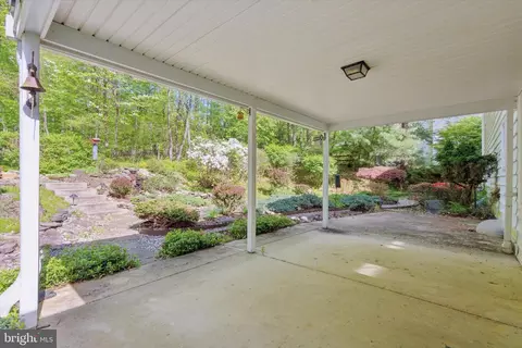 Exterior - 597 Tanglewood Ln, Devon, PA 19333 photo 5 of 7
