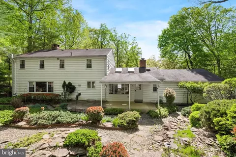Exterior - 597 Tanglewood Ln, Devon, PA 19333 photo 4 of 7