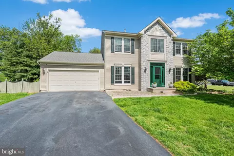 1 Deep Pond Dr, Spring City, PA 19475