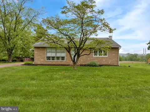 921 Spring City Rd, Phoenixville, PA 19460