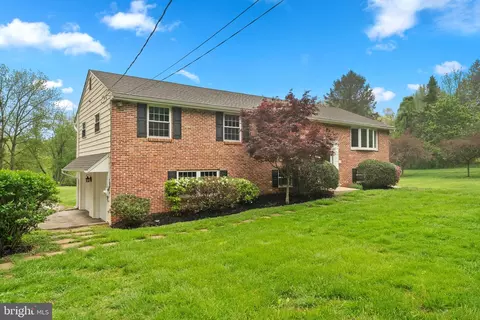 15 Hickory Ln, Malvern, PA 19355