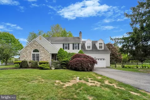 431 Saint Anns Cir, Phoenixville, PA 19460