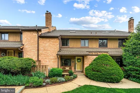352 Paoli Woods Dr, Paoli, PA 19301