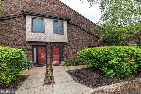 1807 Mountainview Dr, Chesterbrook, PA 19087