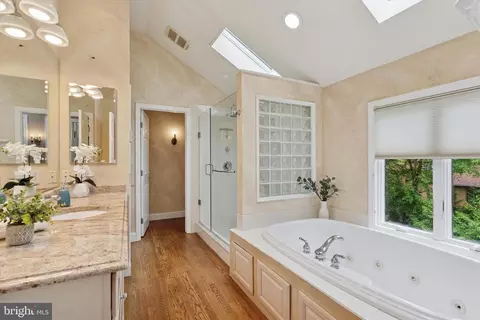 Bath - 320 Biddle Dr, Exton, PA 19341 photo 2 of 4