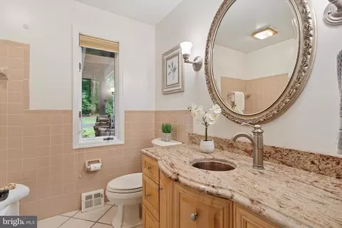 Bath - 320 Biddle Dr, Exton, PA 19341 photo 1 of 4