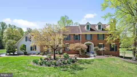 2 Saw Grass Ln, Malvern, PA 19355