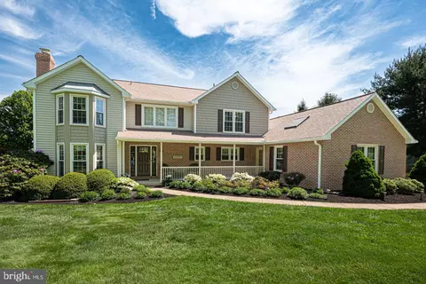 10 N Iroquois Ln, Chester Springs, PA 19425