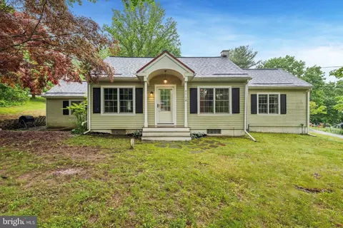 718 Sugars Bridge Rd, West Chester, PA 19380