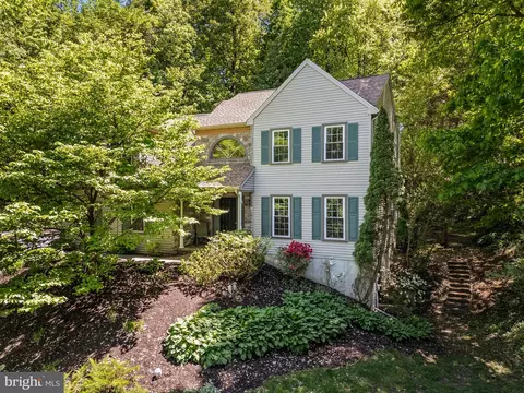 18 Paul Nelms Dr, Downingtown, PA 19335