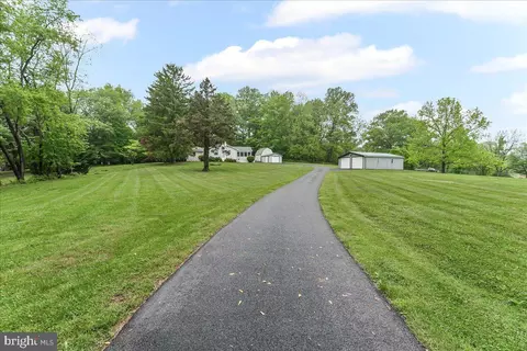 475 Locust Grove Rd, West Chester, PA 19382
