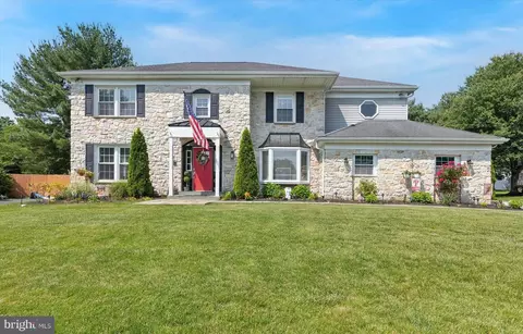 1004 Winding River Ln, Phoenixville, PA 19460