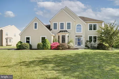 10 Allsmeer Dr, West Grove, PA 19390