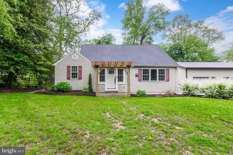 320 E Doe Run Rd, Kennett Square, PA 19348