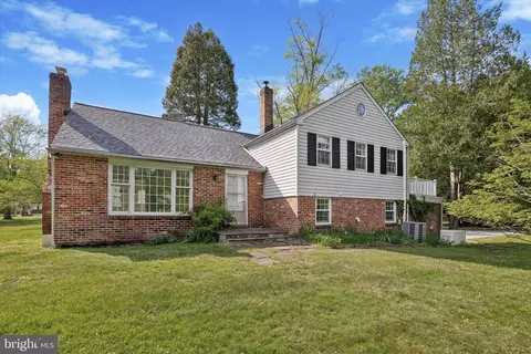 424 Heatherwood Ln, Devon, PA 19333