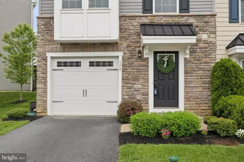 158 Mulberry Dr, Malvern, PA 19355