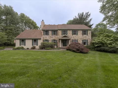 1136 Cardinal Dr, West Chester, PA 19382