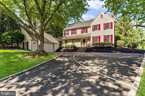 860 Springbank Ln, Wayne, PA 19087