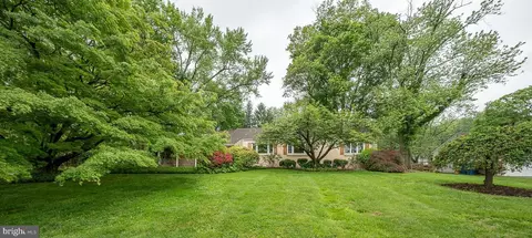 1124 Nottingham Dr, West Chester, PA 19380