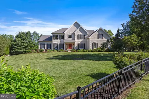 2063 White Horse Rd, Berwyn, PA 19312