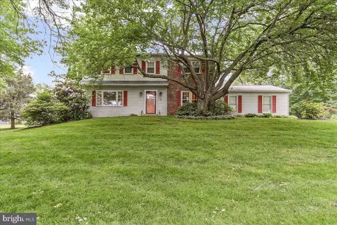 851 Gawthrops Ct, West Chester, PA 19382