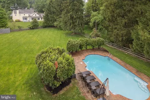 Exterior - 802 Upper Gulph Rd, Wayne, PA 19087 photo 6 of 12