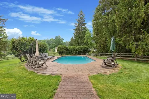 Exterior - 802 Upper Gulph Rd, Wayne, PA 19087 photo 5 of 12