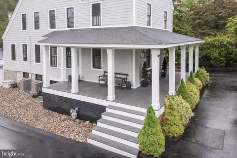 Exterior - 802 Upper Gulph Rd, Wayne, PA 19087 photo 7 of 12