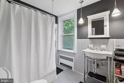 Bath - 802 Upper Gulph Rd, Wayne, PA 19087 photo 1 of 4