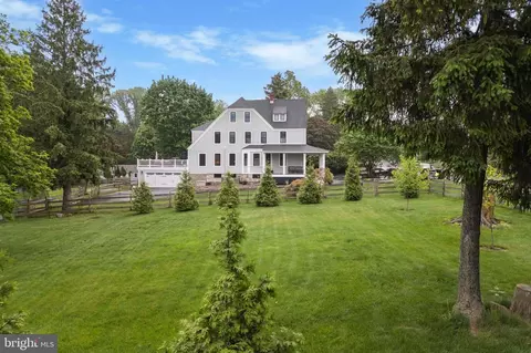 Exterior - 802 Upper Gulph Rd, Wayne, PA 19087 photo 3 of 12