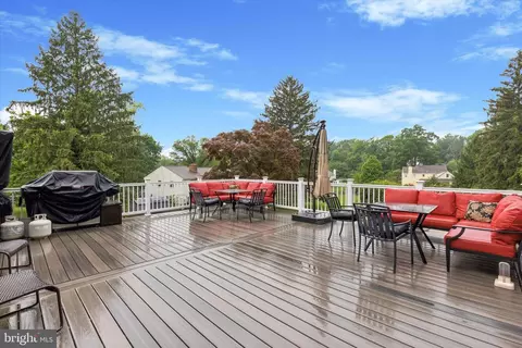 Exterior - 802 Upper Gulph Rd, Wayne, PA 19087 photo 9 of 12